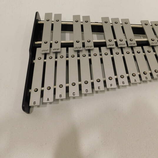 Pearl Brand 32-Key Model Metal Glockenspiel Set w/ Case and Accessories image number 19