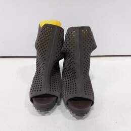 Pedro Garcia Women's Gray Heels Size 8.5
