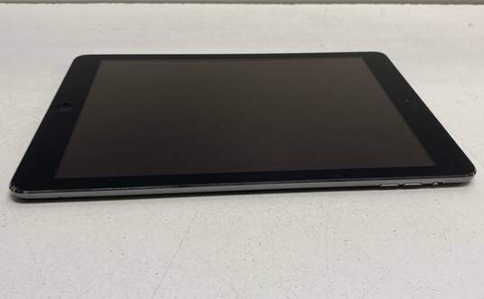 Apple iPad Air 1st Gen. (A1475) 16GB Verizon Black/Gray image number 5