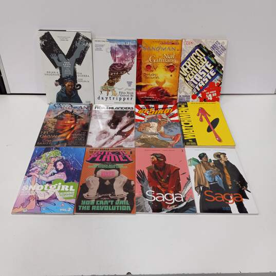 Bundle of 12 Assorted Graphic Novels image number 1
