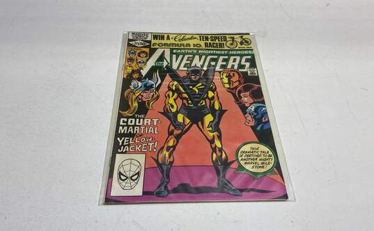 Marvel Avengers Comic Books image number 6