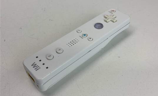 Nintendo Wii Remote & Nunchuk- White image number 3