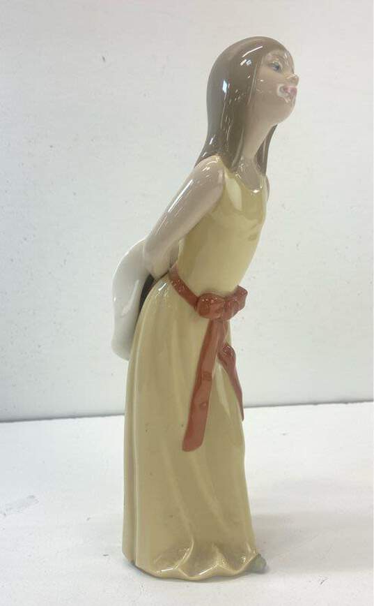Lladro Porcelain DAISA 1978 Naughty Girl 9.5in Tall Girl with Hat Figurine image number 3