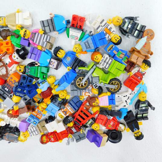 8.8 oz. LEGO Miscellaneous Minifigures Bulk Lot image number 3