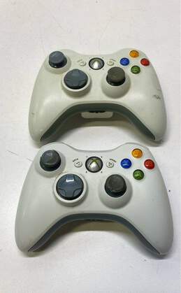 Microsoft Xbox 360 controllers - Lot of 2, White
