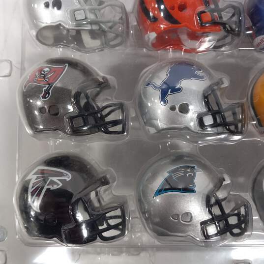 Lot Of 18 NFL Mini Helmet Collectibles image number 3