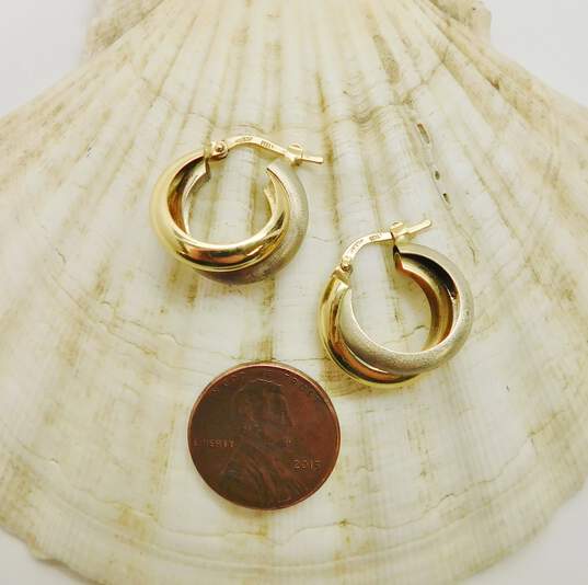 14k Yellow Gold Polished & Satin Finish Twisted Hoop Earrings 3.1g image number 4