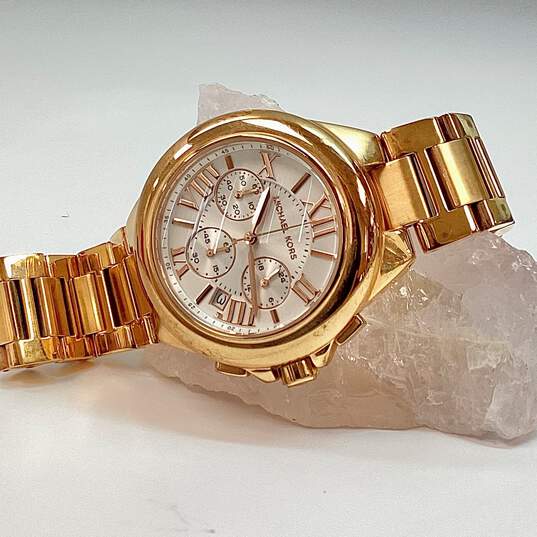 Designer Michael Kors Gold Tone Chain Strap Round Analog Dial Quartz Wristwatch image number 1