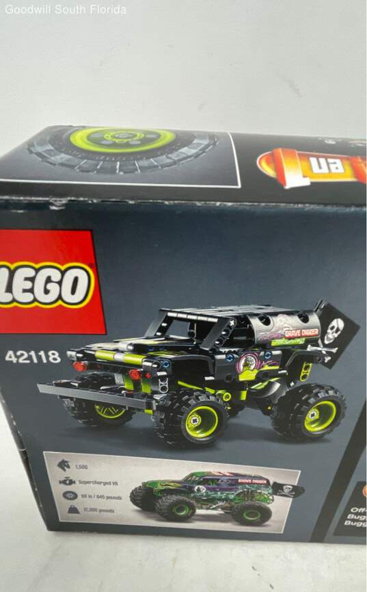 Lego Technic Monster Jam Grave Digger #42118 image number 4