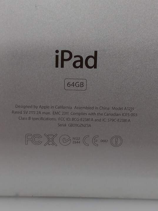 Apple iPad WiFi 1st Gen Silver Tablet W/ Case image number 4
