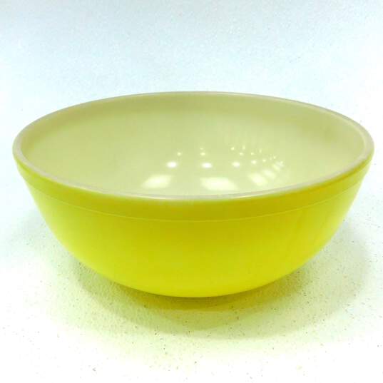 Vintage Pyrex Primary Yellow 4 Qt. & 1.5 Qt. Pale Yellow Mixing Bowls image number 8