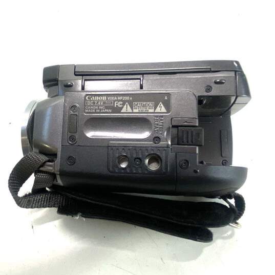 Canon VIXIA HF200 HD Camcorder image number 8