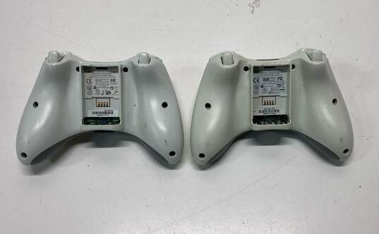 Microsoft Xbox 360 controllers - Lot of 2, white image number 2