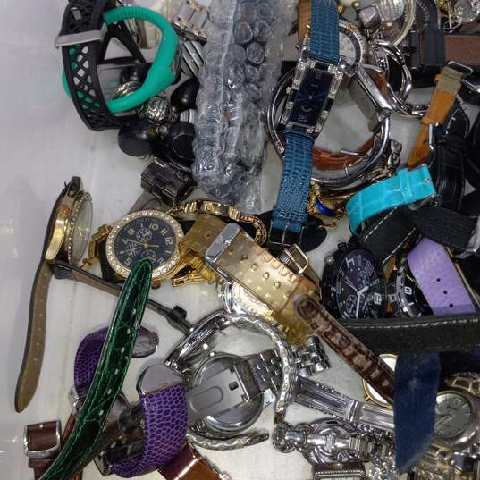 9.5lb Bulk of Mixed Variety Watches image number 3