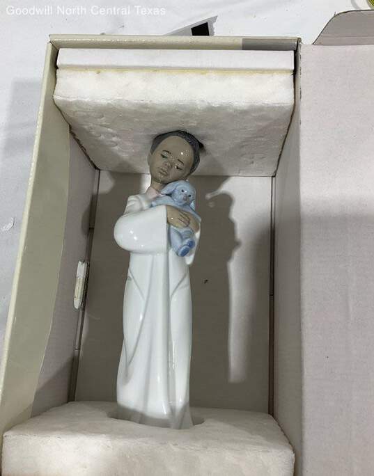 Lladro Figurine image number 1