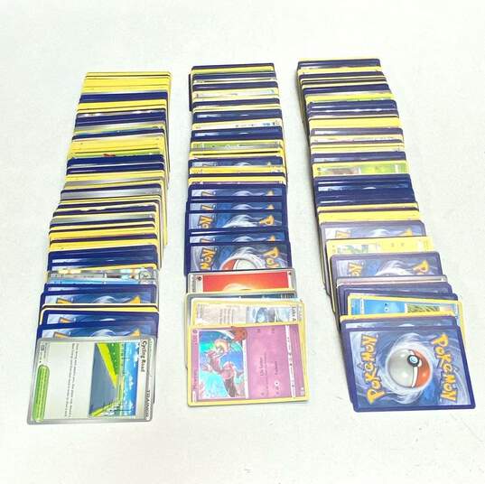 Assorted Pokémon TCG Common, Uncommon and Rare Trading Cards (600 Plus Cards) image number 2