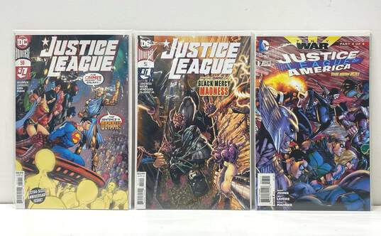 DC Justice League Comic Books image number 2