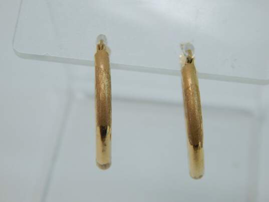 14K Yellow Gold Brushed & Etched Hoop Earrings 1.8g image number 2