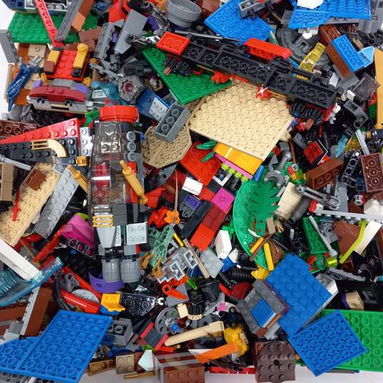 8.5lbs Bundle of Assorted Lego In Box image number 3