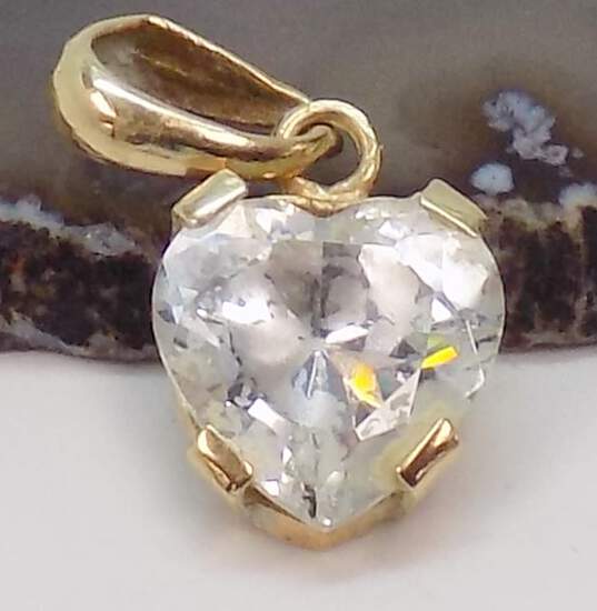 14K Yellow Gold Heart Shaped CZ Pendant Charm 2.0g image number 1