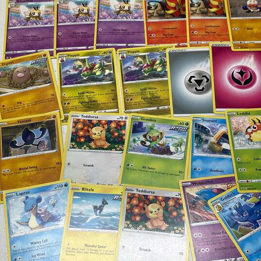 Assorted Pokémon TCG Common, Uncommon and Rare Trading Cards (600 Plus Cards) image number 3