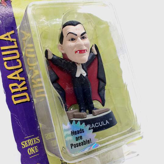 Universal Studios MONSTERS | Little Big Heads | Dracula (Series 1) image number 2