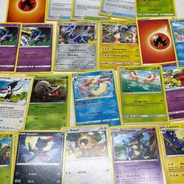 Assorted Pokémon TCG Common, Uncommon and Rare Trading Cards (600 Plus Cards) alternative image