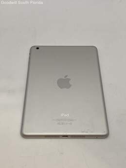 Functional Unlocked Apple Silver iPad Model A1432 Without Power Adapter alternative image