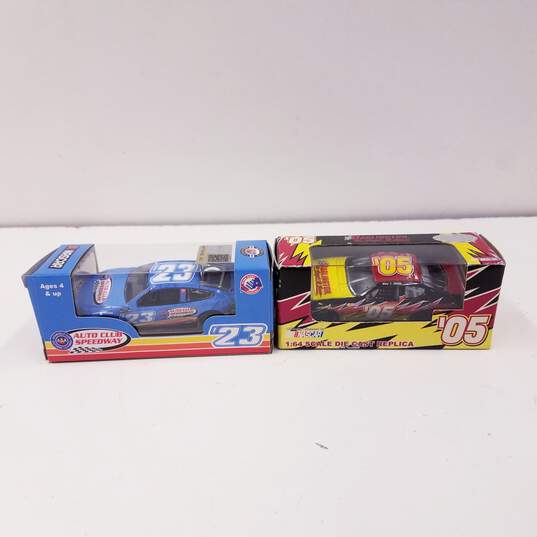 Lot of 8 Assorted Nascar Toy Cars image number 5