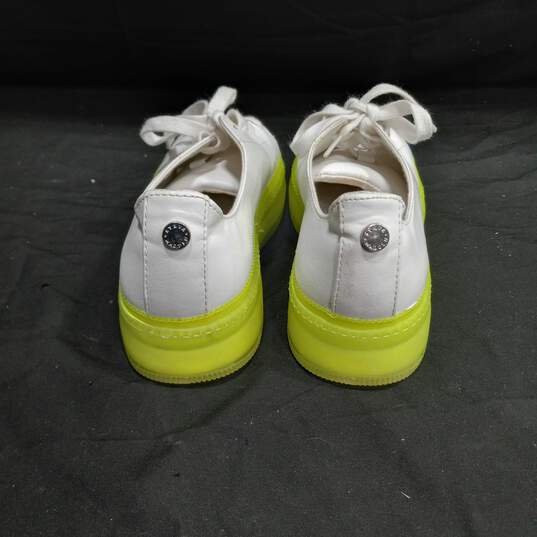 Women's White & Green Steve Madden Shoes Size 7.5 image number 2