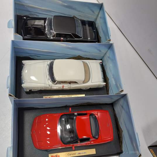Bundle of 3 Assorted Maisto 1:18 Scale Diecast Model Cars IOB image number 4
