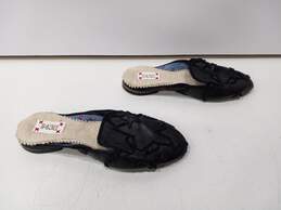 432 One Women's Black/Beige Slippers Size 9 alternative image