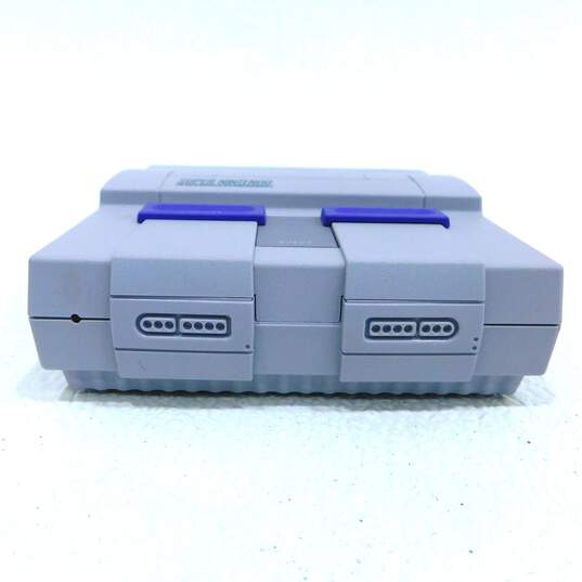 SNES Super Nintendo Classic Edition image number 3
