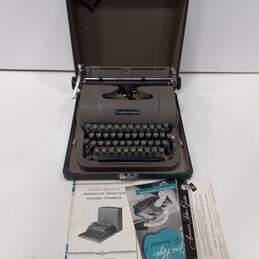 Underwood Gray Finger Flite Portable Typewriter In Green Case