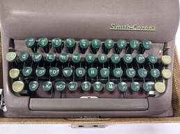 Vintage Smith-Carona Typewriter w/Case alternative image