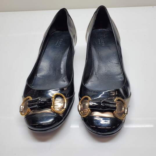 Gucci Black & Gold Patent Leather Horsebit Chunky Heels Size 39 AUTHENTICATED image number 1