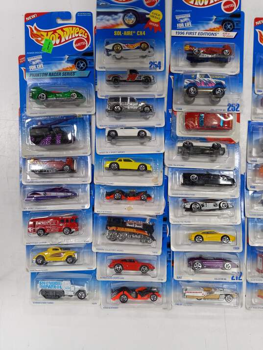 Bundle of Assorted Hot Wheels Toy Cars image number 4