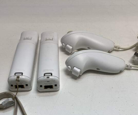 Nintendo Wii Remotes & Accessories Lot of 4 image number 2