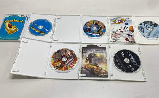 Batman The Brave and The Bold The Video Game and Games (Wii) image number 3