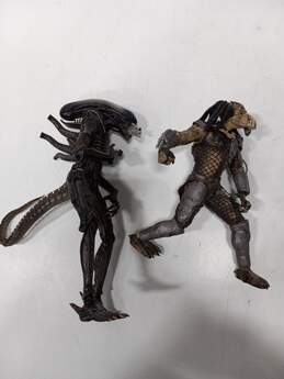 McFarlane Toys Movie Maniacs Alien & Predator Action Figures alternative image