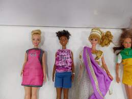 Bundle of 13 Assorted Mattel & Disney Dolls alternative image