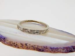 14K White Gold Etched Band Ring 2.1g