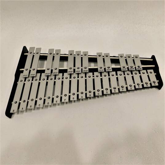 Pearl Brand 32-Key Model Metal Glockenspiel Set w/ Case and Accessories image number 3