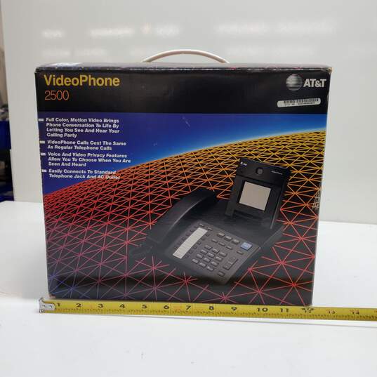 AT&T Videophone 2500 Office Equipment full color motion video image number 2