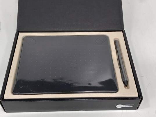 Wacom Intuos Pen & Touch Tablet CTH-490 image number 2