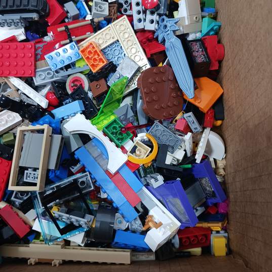 9.9lb Bundle of Assorted Lego Building Bricks and Pieces image number 5
