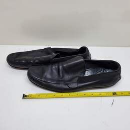Authenticated Gucci Black Leather Slip On Loafers alternative image