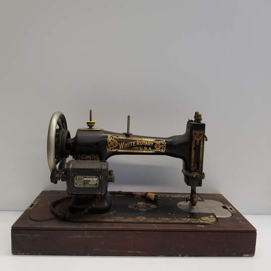 Vintage White Rotary Sewing Machine image number 3