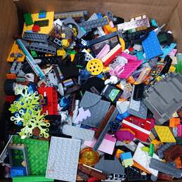 9.5lbs Bulk Lot of Mixed Building Toy Pieces