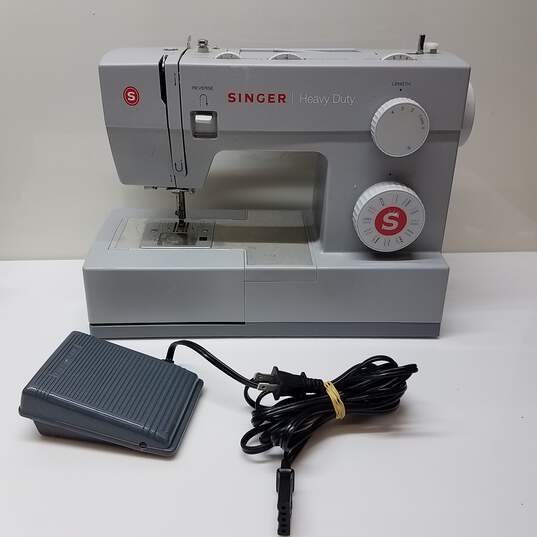 SINGER® 4423 Heavy Duty Sewing Machine